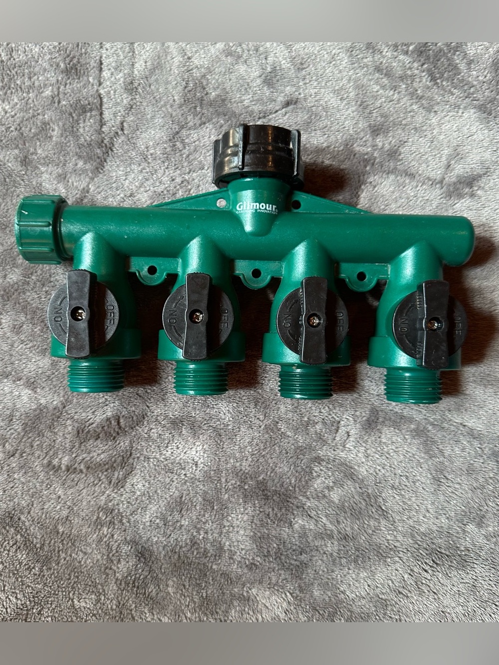 Gilmour 4-Way Garden Hose Manifold Splitter Green 4 Shut-Off Valves